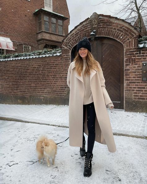 Lovisa Barkman on Instagram: “From a snowy walk with Lykke 🤍” Beige Wool Coat Outfits, Wool Coat Outfits, Wool Coat Outfit, Scandinavian Outfit, Beige Wool Coat, Scandi Fashion, Blazer And T Shirt, Beige Outfit, Scandinavian Fashion