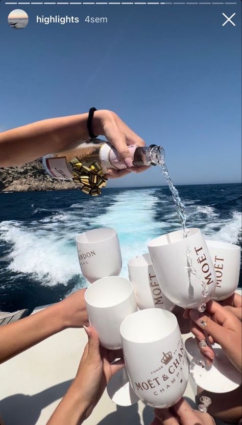 La Bachelorette Party, Ibiza Bachelorette Party, Boat Bachelorette Party Ideas, Bachelorette Party Yacht, Bachelorette Boat Day, Yacht Bachelorette Party, Yacht Bachelorette, Summer Bachelorette Party Ideas, Bachelorette Yacht