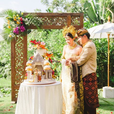 A BALINESE THEMED WEDDING CAKE Indonesian Wedding, Themed Wedding Cakes, Balinese, Themed Wedding, Wedding Cake, Wedding Cakes, Coffee Shop, Dream Wedding, Indonesia