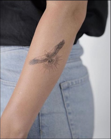 Reminder Tattoo Words, Hawk Fine Line Tattoo, Minimalistic Eagle Tattoo, Dainty Hawk Tattoo, Fine Line Native American Tattoo, Mini Eagle Tattoo, Dainty Eagle Tattoo For Women, Fine Line Hawk Tattoo, Eagle Fine Line Tattoo