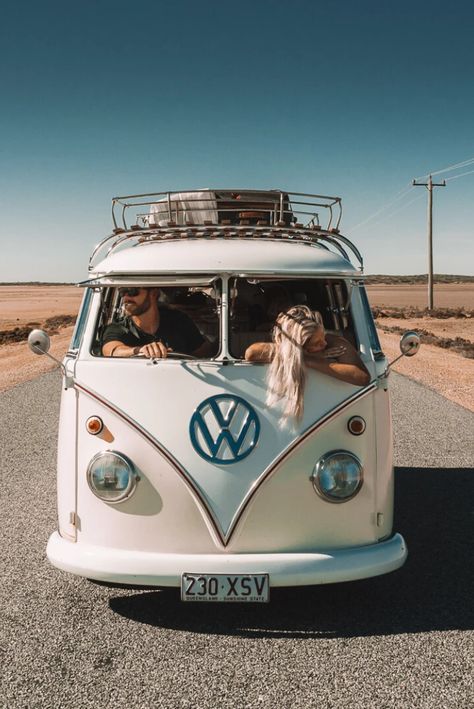 Combi Hippie, Kombi Hippie, Van Life Blog, Vans Aesthetic, Van Vw, Volkswagen Vans, Kombi Home, Volkswagen Van, Vintage Vw Bus