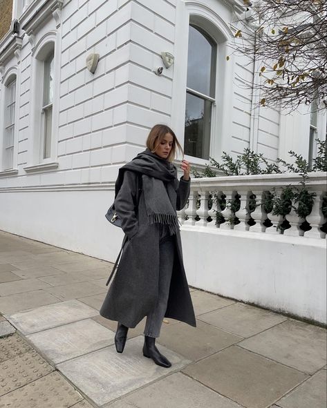 Grey Elegant Outfit, Dark Grey Coat Outfit Winter, Oversized Grey Coat Outfit, Long Gray Wool Coat Outfit, Dark Grey Wool Coat Outfit, Maxi Trench Coat Outfit, Dark Gray Coat Outfit, Dark Grey Trench Coat Outfit, Boyfriend Coat Outfit