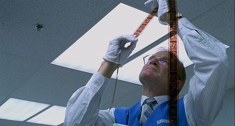 "One Hour Photo"  Dir: Mark Romanek  DoP: Jeff Cronenweth  Year: 2002 One Hour Photo Movie, David Lean, Todd Haynes, Lost Film, One Hour Photo, Angel Tattoos, Citizen Kane, Ang Lee, Boogie Nights