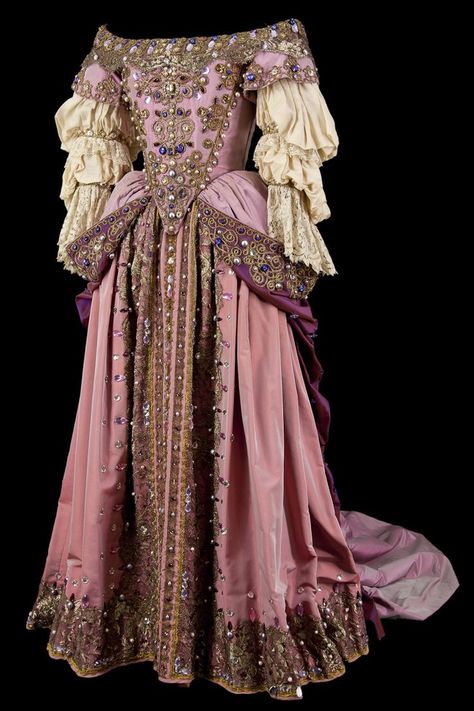 FASHION OF THE BAROQUE ERA | Yours' truly, Zhivali Poem Inspo, Moda Medieval, Istoria Modei, Gaun Abad Pertengahan, Baroque Dress, 17th Century Fashion, Fest Outfits, Court Dresses, Period Dress