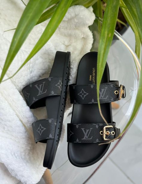 Luis Vuitton Slides Women, Lv Sandals Outfit, Louis Vuitton Slides, Lv Sneakers, Luxury Sandals, Pretty Sneakers, Pretty Sandals, Pretty Shoes Sneakers, Fashion Shoes Heels