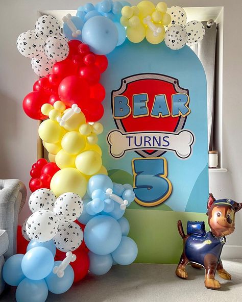 Luxury Backdrops/Balloon Decor on Instagram: “🐾Paw Patrol🐾💙❤️💛 The cutest set up for little Bear’s 3rd Birthday Custom sign from the brilliant @partiesandsigns #pawpatrolparty…” Paw Patrol Party Balloon Arch, Patrol Paw Party Decorations, Paw Patrol Party Ideas Balloons, Pow Patrol Birthday Decoration, Paw Patrol Party Balloons, Paw Patrol Birthday Sign, Paw Patrol Birthday Balloons, Paw Patrol Party Ideas 3rd Birthday, Paw Patrol First Birthday Boys