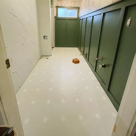 How to Paint a Linoleum Floor | Hometalk Painting Linoleum Floors, Paint Linoleum, Painted Vinyl Floors, Sand Floor, Vinyl Flooring Kitchen, Vinyl Sheet Flooring, Floor Makeover, Floor Painting, Star Tile