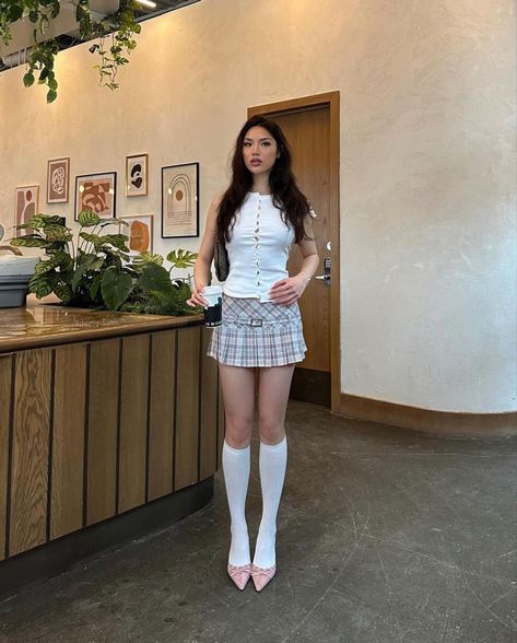 Amberly Yang, Japan Outfits, Short Leather Skirts, Girls In Mini Skirts, Seductive Clothes, Preppy Look, White Socks, Plaid Skirt, Fashion Fits