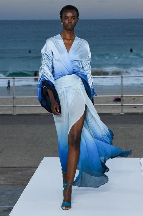 Jonathan Simkhai resort 2020 - Vogue Australia Ombre Fashion, Resort 2020, Edgy Chic, Jonathan Simkhai, Australian Fashion, Fashion 2020, Runway Fashion, Spring Fashion, High Fashion