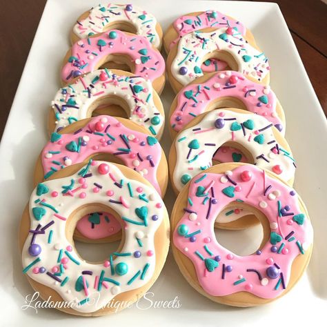 Ladonna’s Unique Sweets on Instagram: “Spent my weekend making these cute donut cookies! These were super fun! 😁 #cookiestagram #decoratedcookies #donutcookies #sprinkles #donuts…” Donut Shaped Cookies, Donut Birthday Party Cookies, Doughnut Cookies, Donut Cookies, Unique Sweets, Cutout Cookies, Donut Birthday Parties, Unique Cookies, Cute Donuts