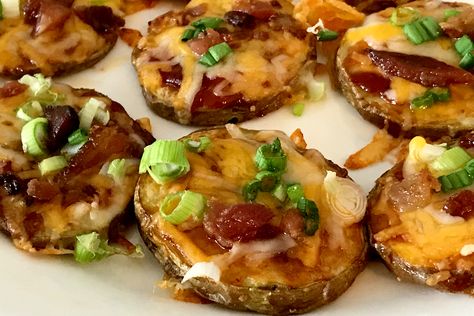 Loaded Baked Potato Rounds - A Favorite Appetizer or Side Dish Recipe Baked Potato Rounds, Appetizer Foods, Top Appetizers, Potato Rounds, Baked Potato Slices, Baked Potato Skins, Bbq Potatoes, Potato Appetizers, Potato Slices