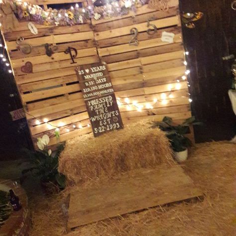 Western Theme Party Decorating Ideas, Prom Photo Booth, Country Western Parties, Renewal Vows, Country Prom, 30th Anniversary Parties, 18th Birthday Party Themes, 25 Anniversary, Western Dance