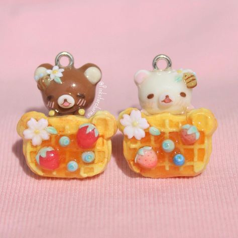 💕💫Pink Star Charms💫💕 on Instagram: “Rilakkuma honey waffles 🍯🍓 Here’s Rilakkuma and Korilakkuma hanging off some waffles topped with honey and berries! 🐻🍯 I’ve always hated…” Clay Stars Diy, Polymer Clay Cute Charms, Rilakkuma Food, Clay Charm Ideas, Rilakkuma And Korilakkuma, Honey Waffles, Diy Desserts, Waffle Toppings, Food Charms