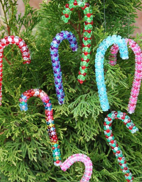 Deliciously Easy Candy Cane Crafts Candy Cane Crafts, Easy Candy, Easy Holidays Crafts, Diy Jul, Handcrafted Knife, Beads Candy, Candy Cane Ornament, Holiday Craft, Beaded Christmas Ornaments