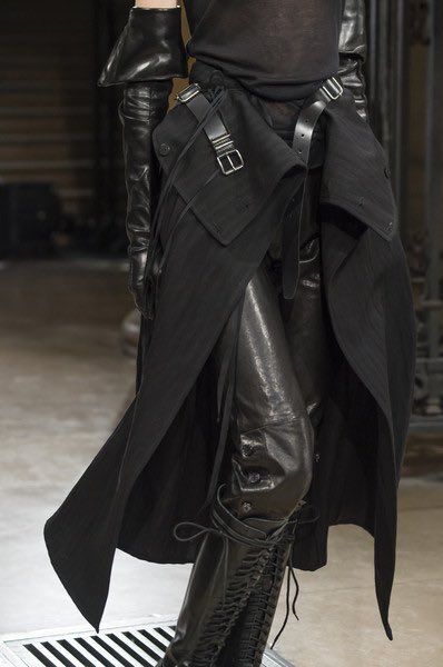 lois (@pyerissey) on X Punk Chic, Black Wardrobe, Anti Fashion, Cyberpunk Style, Steampunk Clothing, Dark Wear, Ready To Wear Collection, Ann Demeulemeester, Fit Check