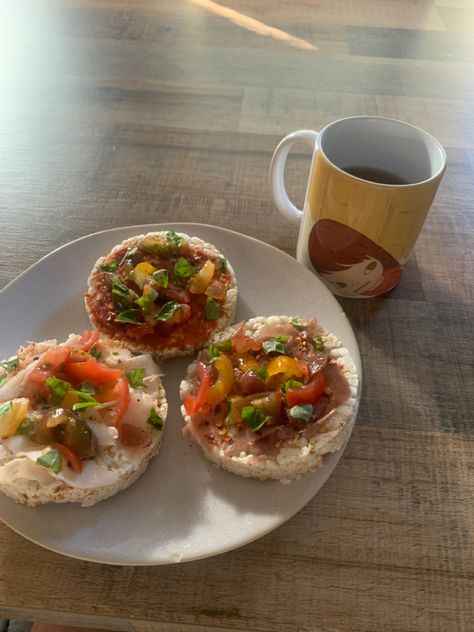 Healthy Lunch Snacks, Smoked Beef, Lunch Snacks, Rice Cakes, Fresh Basil, Healthy Lunch, Hummus, Crackers, Basil