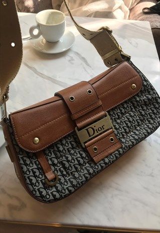 Runway Vintage, Vintage Designer Bags, Ethno Style, Fashion Week Trends, Girly Bags, International Style, Fancy Bags, Bags Luxury, Luxury Purses