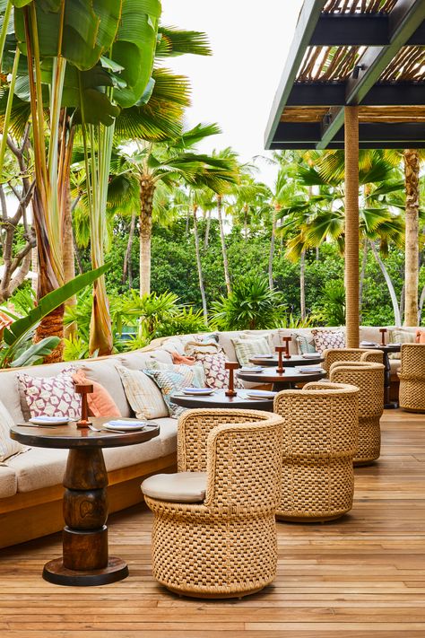 Meyer Davis, Miami Hotels South Beach, Outdoor Restaurant Design, South Beach Hotels, Outdoor Seating Area, Kona Hawaii, Tropical Resort, Restaurant Lounge, Sopot