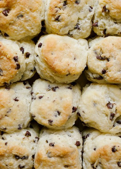 Southern Style Biscuits, Cream Cheese Chocolate Chip, Chocolate Chip Biscuits, Creamy Frosting, Weekday Breakfast, Biscuits Recipe, Recetas Keto, Styling Cream, Weekend Brunch