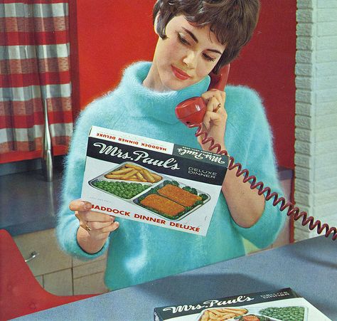 It was embarrassing, really, that Bernie had to call her mother for help with "cooking" a Mrs. Paul's when everyone knew the person to call was Gertrude, she of the "secret Ingredients" fame. Eating Room, Telephone Vintage, Vintage Housewife, Happy Housewife, Retro Housewife, Tv Dinner, Domestic Goddess, Retro Ads, On The Phone