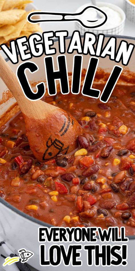 Our vegetarian chili is a simple recipe loaded with veggies and spices that simmers on the stovetop and is ready in half an hour. Veg Chili Recipe, Meatless Chilli, Meatless Chili Recipe, Vegetable Chili Recipe, Veg Chili, Easy Vegetarian Chili Recipe, Chili Recipe Stovetop, Vegetarian Chili Easy, Vegan Chili Recipe