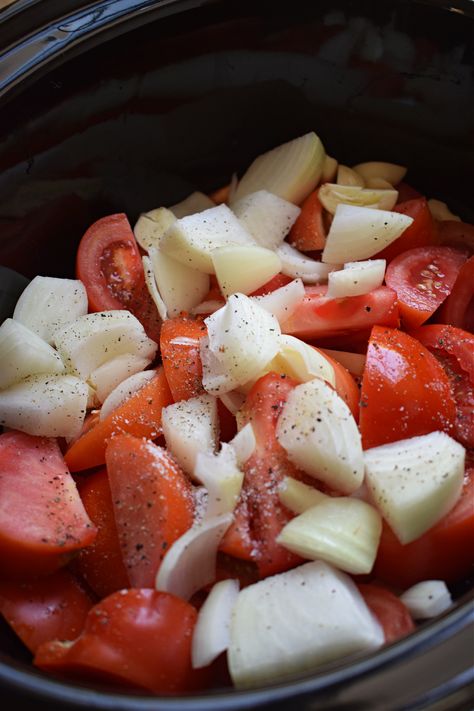 Slow Cooker Tomato Soup with Fresh Tomatoes - Julia's Cuisine Crockpot Tomato Soup, Tomato Soup With Fresh Tomatoes, Slow Cooker Tomato Soup, Easy Tomato Soup Recipe, Grilled Cheese With Tomato, Fresh Tomato Soup, Tomato Soup Easy, Fresh Tomato Recipes, Tomato Soup Homemade