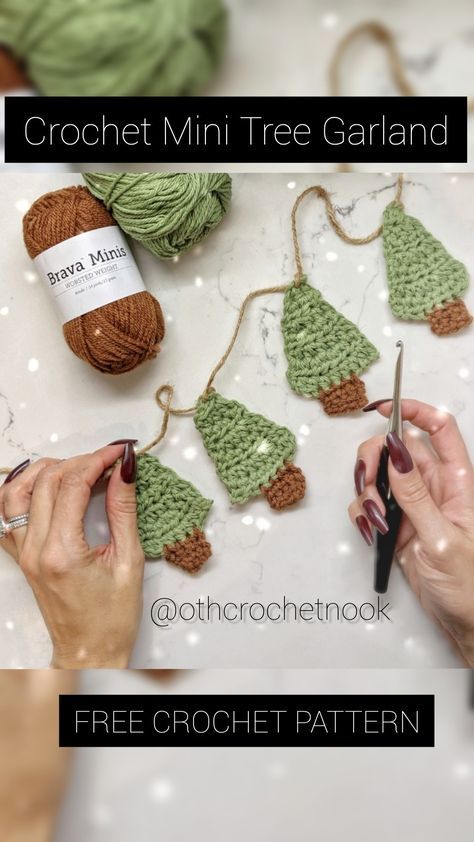 Crochet Christmas Tree Garland, Beginner Haken, Tree Crochet, Crochet Christmas Tree, Christmas Crochet Patterns Free, Crocheted Christmas, Crochet Tree, Amigurumi Minta, Crochet Garland