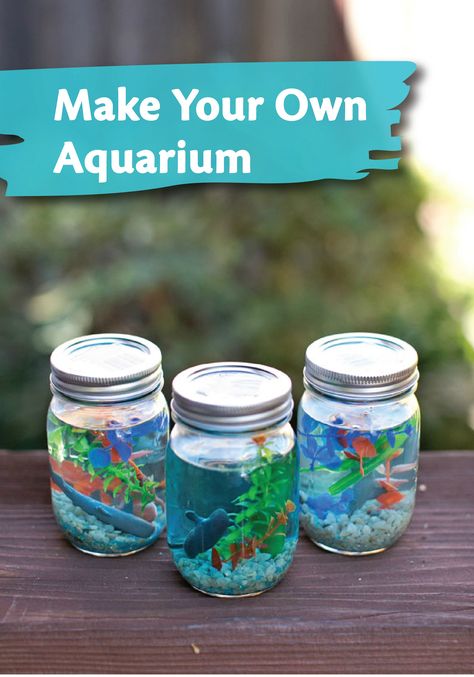 Make this adorable Mason Jar Aquarium with your kids! This small, cute craft is a great boredom buster. Mason Jar Aquarium, Jar Aquarium, Jars Crafts, Aquarium Craft, Kerajinan Diy, Glass Things, Diy Lego, Diy Aquarium, Jar Ideas