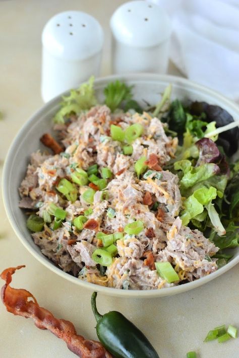 Rethink tuna salad - it's not so boring anymore! Jalapeno tuna salad tastes just like jalapeno poppers, and has 1 gram net carbs in each serving.  Jalapeno Tuna Salad  Are you a fan of jalapeno poppers? I love them so much that I created a bunch of different recipes inspired by them. Keto jalapeno popper soup is creamy and comforting. Jalapeno poppper chicken chaffles make it easy to eat on the go. In fact, I love this combination so much that I also made mini jalapeno poppers with tuna! They ar Keto Jalapeno, Fresh Tuna, Low Carb Easy, Tuna Salad Recipe, Jalapeno Popper, Spicy Tuna, Yummy Salad Recipes, Jalapeno Poppers, Tuna Salad