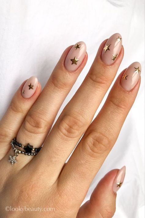 Stars Nails, Bridesmaids Nails, New Years Nail Designs, Milky Nails, Nails Gold, Cute Gel Nails, Nails 2020, Nagel Inspo, New Year's Nails