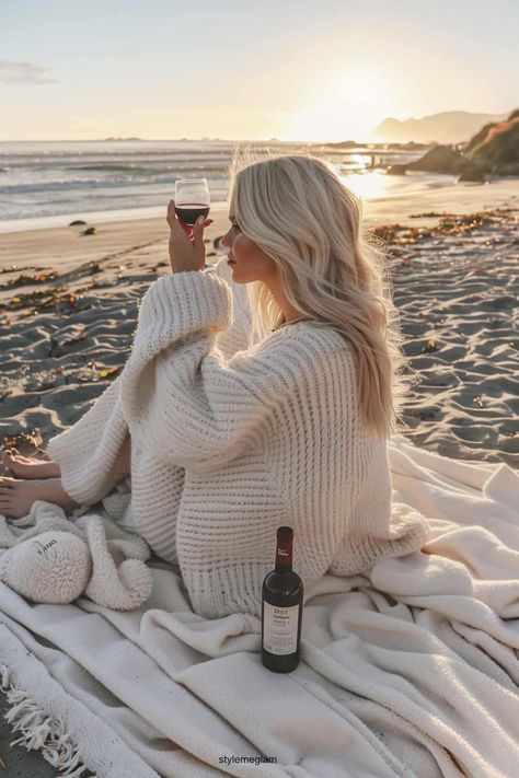 40+ Coastal Summer Outfits that Embrace the Grandma Coastal Trend Jeans And Sweater Outfit Beach, Boat Outfit Women Fall, California Coastal Outfits, Sweater Beach Outfit, Coastal California Outfits, Florida In October Outfit, Hamptons Style Outfit, Winter Coastal Outfit, Old Money Vacation Outfit