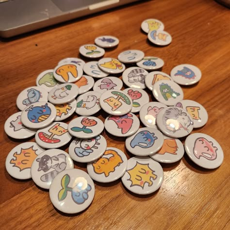 "1.25\" (3.2cm) sized original pinback buttons badges and pins with cute creature designs drawn by me! Each one is carefully handmade and I pack them into bubble mailers so that when I send them they'll be protected. Designs include mushrooms, plant sprouts, toast, slimes, dinosaurs, sunshine, pink manta, raccoon, possum, pigeon, duck with a cap, capybara, galaxy bunny rabbit, more dinosaurs, shark, angel, cat, and whale. Message me if you want me to make you a custom one! I'll see what I can do :)" Pin Badge Ideas, Pin Badges Aesthetic, Craft Market Stall Ideas, Age Dreaming, Animal Creatures, 2013 Swag Era, Pin Ideas, Creatures Art, Cute Kawaii Animals