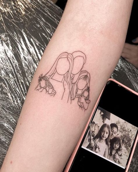 Facebook Picture Outline Tattoo Family, Tattoo Of Picture Outline, Sister Outline Tattoo, Tattoo Portrait Outline, Linework Portrait Tattoo, Line Work Portrait Tattoo, Photo Line Tattoo, Sillohuete Tattoo, Line Picture Tattoo