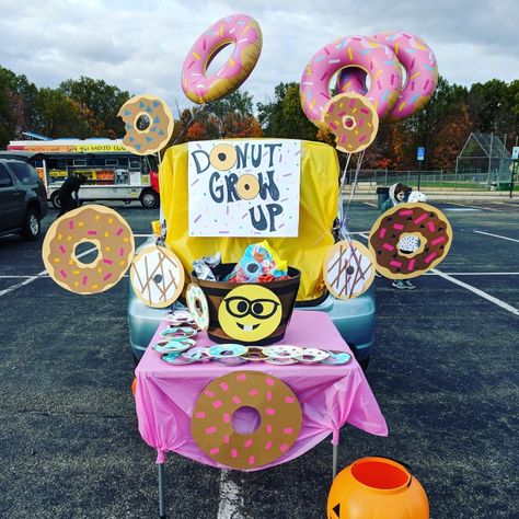 Trunk or Treat Donut Car Emoji Trunk Or Treat Ideas For Cars, Emoji Trunk Or Treat, Minion Party Decorations, Trunk Decor, Lego Classroom, Halloween Car Decorations, Church Trunk, Church Halloween, Halloween Emoji