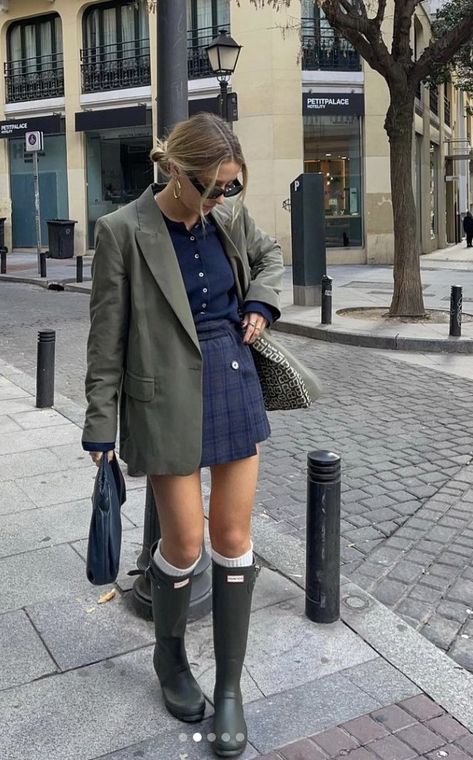 Hunter Boots Outfit Fall, Hunter Wellies Outfit, Rain Boots Outfit Fall, Hunter Rain Boots Outfit, Wellies Outfit, Oregon Outfits, London Winter Outfits, London Clothes, Rainboots Outfit