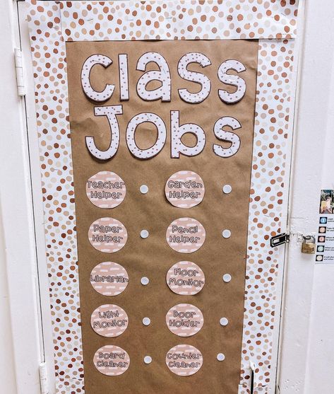 2nd Grade Classroom Aesthetic, Teaching Kindergarten Aesthetic, Primary Teaching Aesthetic, Aesthetic Classroom Decor Elementary, Primary Teacher Aesthetic, Kindergarten Classroom Aesthetic, Primary School Aesthetic, Dream Job Aesthetic Teacher, Teacher Life Aesthetic