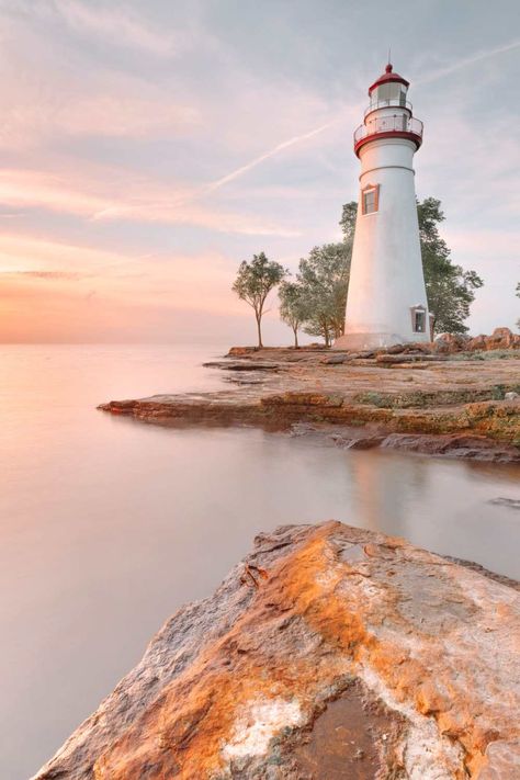 14 Best Things To Do Around Lake Erie, USA Lake Erie Lighthouses, Lake Erie Vacation, Lake Erie Pennsylvania, Lake Erie Ohio, Ornament Inspiration, Marblehead Lighthouse, Kelleys Island, Presque Isle State Park, Lake Lighthouse