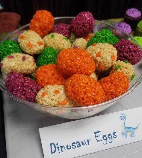 Dino Egg Rice Crispy Treats, Dino Rice Krispie Treats, Good Dinosaur Party Ideas Disney Pixar, Mosasaurus Birthday Party, Three Rex Food Ideas, Dinosaur Rice Krispie Treats, Dinosaur Food Ideas, Dinosaur Treats, Dino Party Food