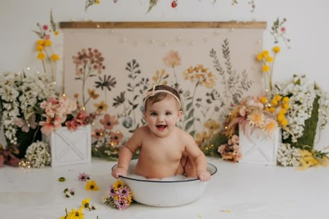 Wildflower Cake Smash, First Birthday Photo Shoot Ideas Indoor, Dove Photo, Lilith Moon, Wildflower Cake, Smash Photoshoot, 1st Birthday Photoshoot, Kid Parties, Desi Wedding Decor