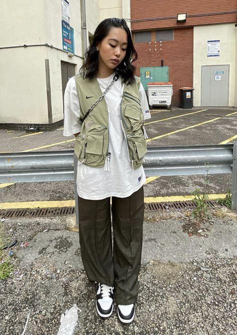 Utility Vest Outfit Streetwear, Utility Vest Outfits For Women, Vest Women Outfit, Utility Vest Outfit, Vest Outfits For Women, Cargo Outfit, Label M, Outfit Streetwear, Utility Vest