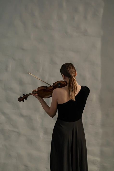 Violinist Photography, Recital Poster, Playing A Violin, Woman In Black Dress, Violin Photography, Cool Violins, Dramatic Music, Musician Portraits, Musician Photography