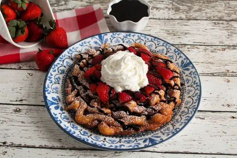 Funnel Cakes Topped With Powdered Sugar, Chocolate Sauce, Strawberries, And Whipped Cream. Sugar Strawberries, Carnival Foods, Fair Foods, Funnel Cake Recipe, Cakes Easy, Dessert Treats, Funnel Cakes, Beach Food, Fair Food