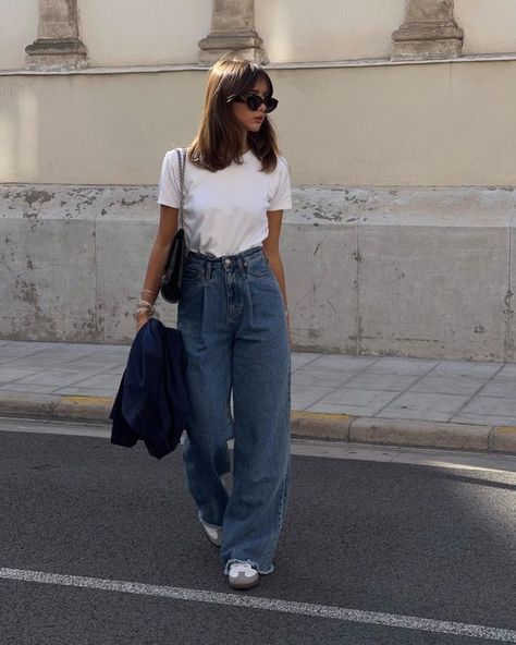 The Stylish Influencers We Loved In 2022 Sport Style Outfits, White Tshirt Outfit, Jeans And T Shirt Outfit, T Shirt Branca, White Shirt Outfits, Blue Jean Outfits, Jeans Outfit Women, Oufits Casual, Outfit Streetwear