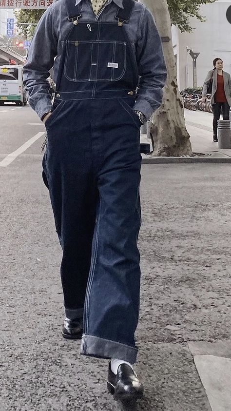 Denim Overalls Outfit Men, Jumpsuit Outfit Men, Overalls Outfit Men, Mixed Outfits, Americana Fashion Men, Pinafore Dress Outfit, Overalls Men Fashion, Denim Overalls Outfit, Japanese Americana