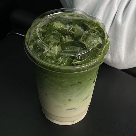 Green Drink, Mint Green Aesthetic, Matcha Drink, Hijau Mint, Pink Pilates, Pilates Princess, Pretty Drinks, Matcha Tea, Greens Recipe