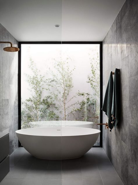 Bad Inspiration, Interior Minimalista, Standing Bath, 아파트 인테리어, Free Standing Bath, Bath Tub, Modern Bathroom Design, Bathroom Renovations, Bathroom Inspiration