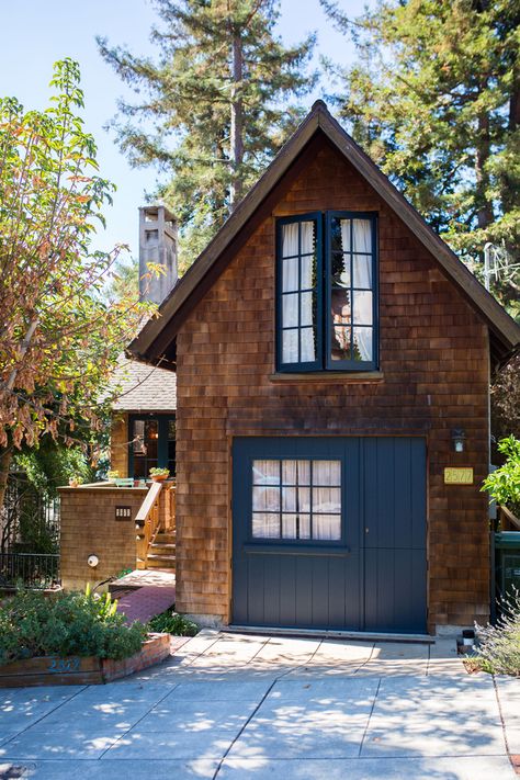 Arts And Crafts House Exterior, Bernard Maybeck, Pond House, Shingle House, Craftsman Cottage, Tiny House Layout, Shingle Siding, Cabin Exterior, Berkeley California