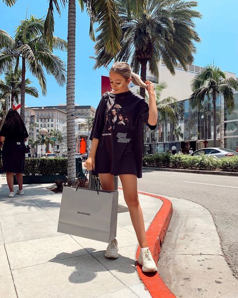 Rodeo Drive Outfit, Anastasia Kingsnorth, Istanbul Pictures, Los Angeles Aesthetic, California Outfits, Rodeo Drive, Instagram Pictures, Wall Collage, Bedroom Wall