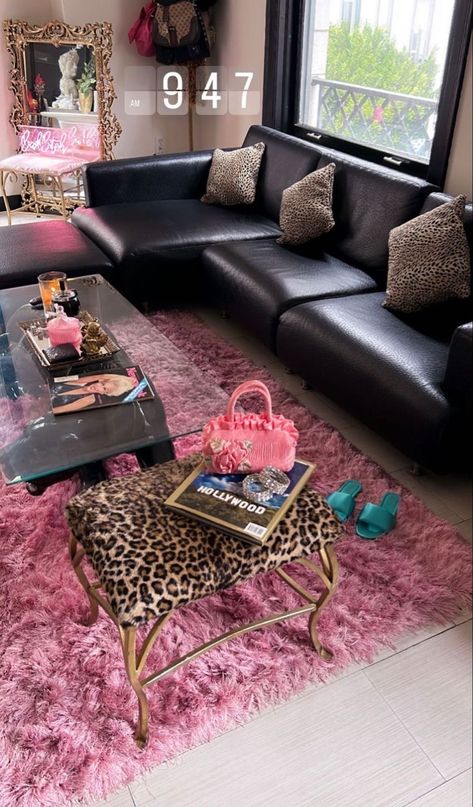 Cheetah Apartment Decor, Gaudy Home Decor, Chill Living Room Ideas, Odd Shaped Room Ideas, Vintage Style Home Decor Interior Design, Vivienne Westwood Room Decor, Maximalist Decor Small Spaces Bedroom, Girly Loft Apartment, Leopard Print Home Decor