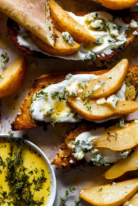 Whipped Ricotta Crostini Appetizers, Pear Bruschetta Appetizers, Whipped Ricotta Bruschetta, Hot Honey Crostini, Apple Canapes, Whipped Ricotta Crostini, Apple Bruschetta Recipe, Fall Crostini, Whipped Feta Crostini